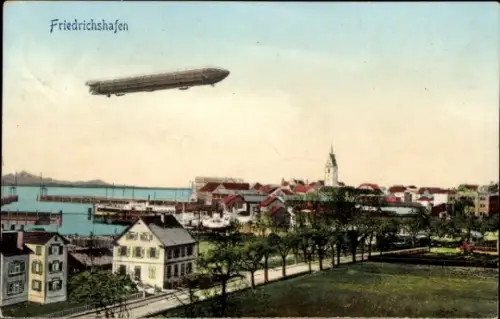 Ak Friedrichshafen am Bodensee, Zeppelin über Stadt