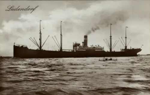 Ak Dampfer Hindenburg, Frachtschiff Hugo Stinnes