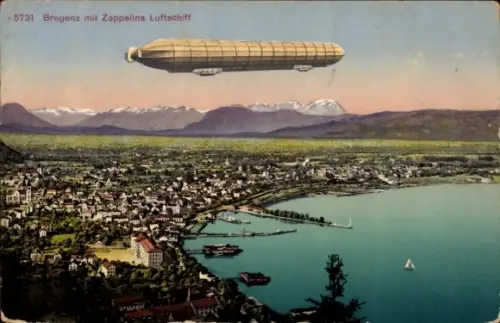 Ak Bregenz am Bodensee Vorarlberg, Gesamtansicht, Zeppelin über der Stadt
