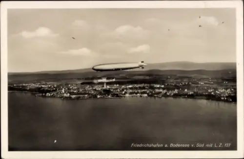Ak Friedrichshafen am Bodensee, Zeppelin LZ 127 über der Stadt