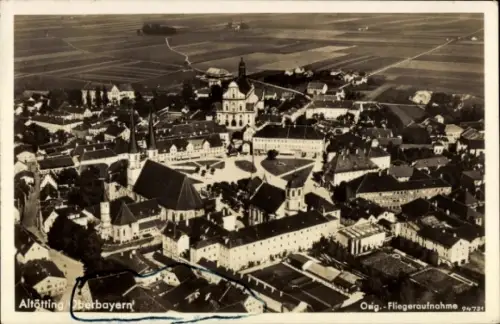 Ak Altötting in Oberbayern, Totalansicht der Ortschaft, Fliegeraufnahme
