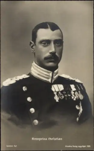 Ak Kronprinz Christian, König Christian X. von Dänemark, Portrait in Uniform