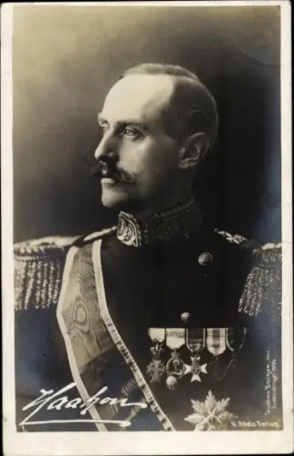 Ak König Haakon VII. von Norwegen, Portrait in Uniform