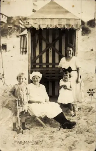 Foto Ak Nordseebad Wangeroog Wangerooge in Ostfriesland, Frauen und Kinder am Strand