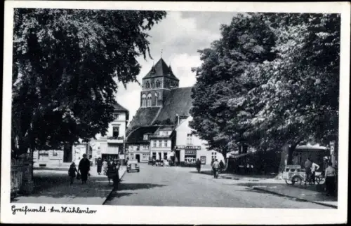 Ak Greifswald in Mecklenburg Vorpommern, Am Mühlentor, Blick zum Kirchturm