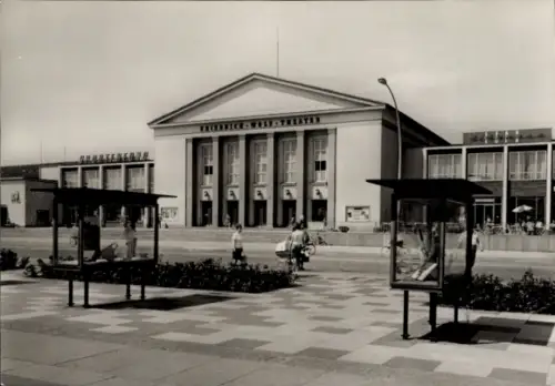 Ak Eisenhüttenstadt in Brandenburg, Leninallee, Friedrich Wolf Theater