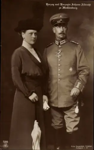 Ak Herzog Johann Albrecht und Herzogin Elisabeth zu Mecklenburg Schwerin, Portrait, Eisernes Kreuz