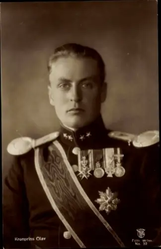 Ak Kronprinz Olav von Norwegen, Portrait in Uniform