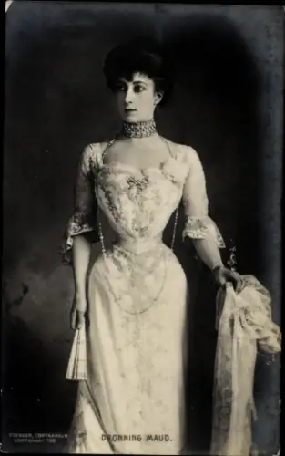 Ak Königin Maud von Norwegen, Portrait, Wespentaille, Fächer