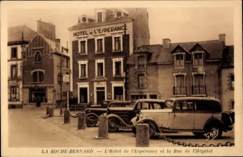 Ak La Roche Bernard Morbihan, Hotel de l'Esperance, Rue de l'Hopital, Autos