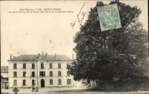 Ak Saint Yrieix Haute Vienne, Le gros Orme de la Place des Hors, La Gendarmerie