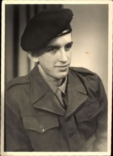 Foto Britischer Soldat in Uniform, Portrait