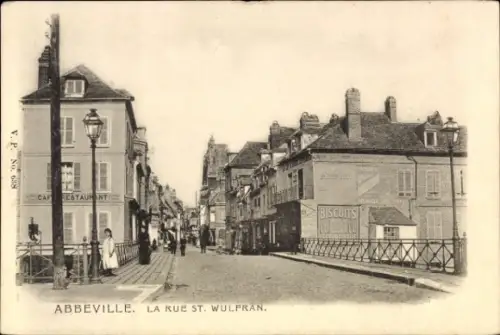 Ak Abbeville Somme, La Rue St. Wulfran, Straßenpartie, Brücke, Restaurant