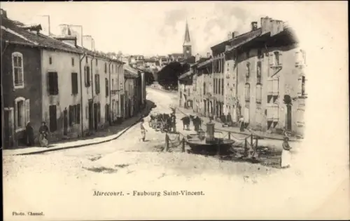 Ak Mirecourt Lothringen Vosges, Straße in  Faubourg Saint-Vincent, Häuser, Menschen, Fotografie