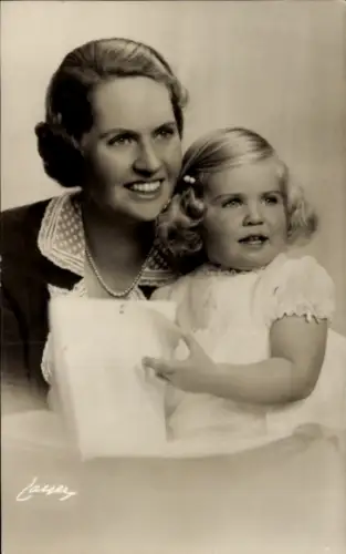 Ak Prinzessin Sibylla mit der kleinen Prinzessin Margaretha, Portrait