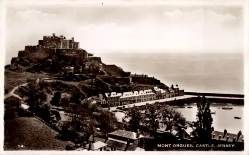 Ak Gorey Kanalinsel Jersey, Mont Orgueil Castle, Mont Orgueil Castle,  Schwarz-Weiß-Foto, Küstena