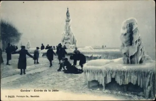 Ak Genève Genf Schweiz, Eingang zur Jetée, gefrorene Skulpturen, Menschen in Winterkleidung