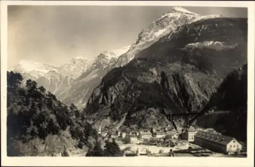 Ak Amsteg Silenen Kanton Uri, Berglandschaft, Gotthardbahn, Kraftwerk, Amsteg