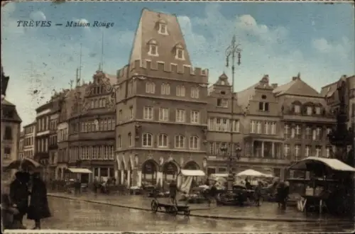 Ak Tréves Gard, Maison Rouge,  Gebäude, Straßenansicht, Marktstände