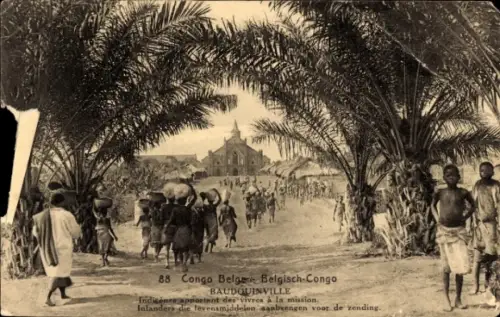 Ak Baudonville DR Kongo Zaire, Indigenes apportant des vivres a la mission, palmiers