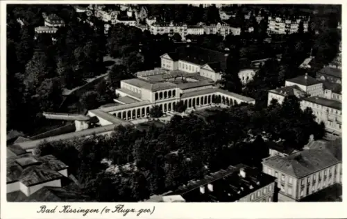 Ak Bad Kissingen Unterfranken Bayern, Luftaufnahme von   Gebäude, Bäume, Stadtansicht