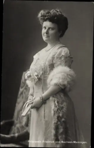 Ak Prinzessin Friedrich von Sachsen Meiningen, Adelheid zur Lippe Biesterfeld, Kleid, Pelz, Fächer