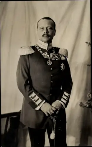 Ak Großherzog Ernst Ludwig von Hessen Darmstadt, Standportrait, Uniform, Orden