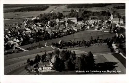Ak Bad Wurzach in Oberschwaben, Luftaufnahme von  Gottesberg, Dorfhäuser, Felder, Himmel