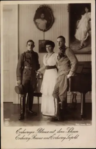 Ak Erzherzogin Blanca mit Söhnen, Erzherzog Rainer und Erzherzog Leopold, NPG 5423