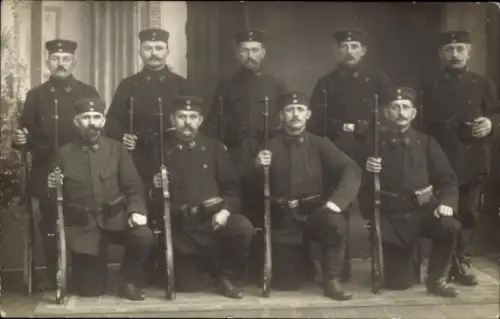 Foto Ak Deutsche Soldaten in Uniformen, Gruppenfoto