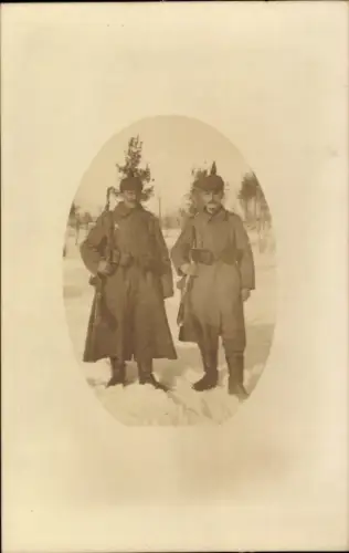 Foto Ak Deutsche Soldaten in Uniformen, Pickelhaube, Gewehr