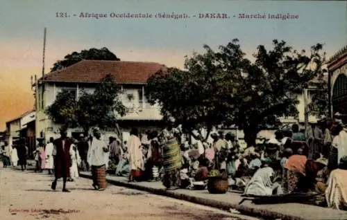 Ak Dakar Senegal, Markt in  Senegal, Menschenmengen, traditionelle Kleidung, Marktstände