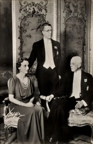 Ak König Gustav V., Kronprinz Gustav Adolf von Schweden, Kronprinzessin Louise, Portrait