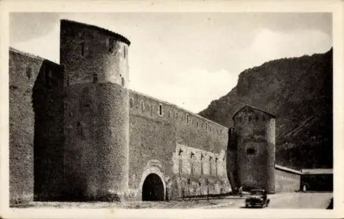 Ak Villefranche de Conflent Pyrénées Orientales, Turm und Tor