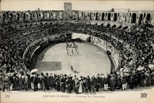 Ak Arles Bouches du Rhône, Stadion mit Menschenmenge, Stierkampf, Arena von Arles