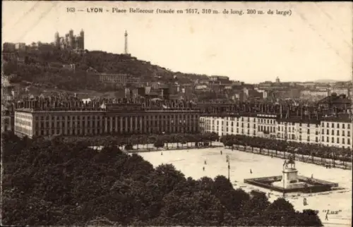 Ak Lyon Rhône,  Place Bellecour,  Beschreibung, Schwarz-Weiß-Foto