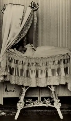 Ak Prinzessin Birgitta von Schweden, Portrait als Baby in der Wiege