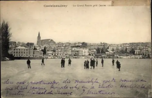 Ak Castelnaudary Aude, Eisfläche, Menschen auf dem Eis,  Winterlandschaft
