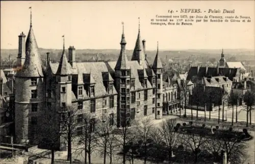 Ak Nevers Nièvre, Palais Ducal,  s Gebäude, 15. Jahrhundert