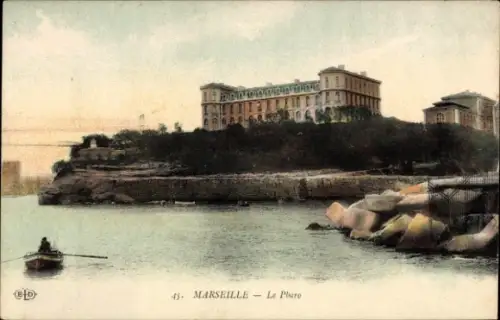 Ak Marseille Bouches du Rhône,  Le Pharo, Küstenansicht, Boot, Felsen