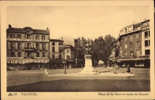 Ak Valence Drôme, Hotel de Paris Terminus, Place de la Gare, Statue von Bancel