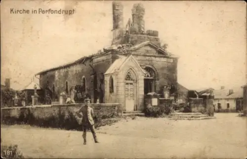 Ak Parfondrupt Meuse, Kirche in  Person vor der Kirche, alte Architektur