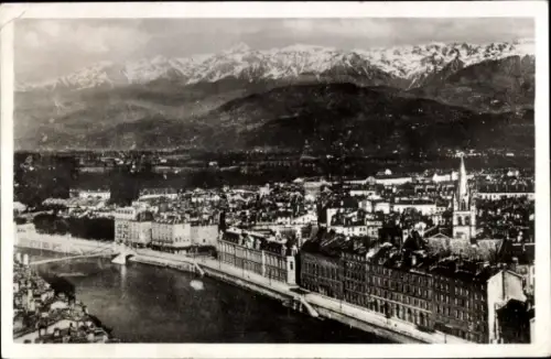 Ak Grenoble Isère, Blick auf  Berge im Hintergrund, Fluss, Stadtansicht