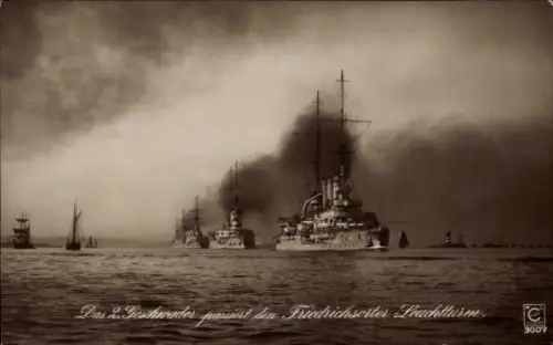 Ak Deutsche Kriegsschiffe, 2. Geschwader passiert den Friedrichsorter Leuchtturm