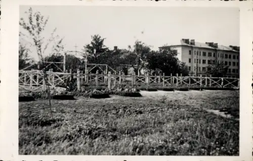 Foto Ak Swjahel Zwiahel Ukraine, Heldenfriedhof