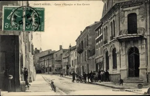 Ak Saint Mihiel Meuse, Caisse d'Epargne et Rue Carnot