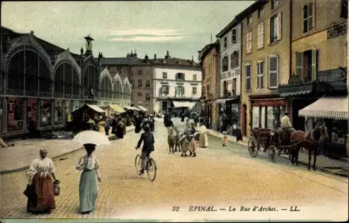Ak Épinal Lothringen Vosges, La Rue d'Arches