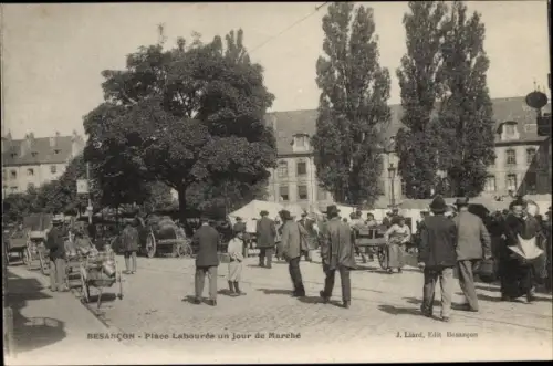 Ak Besançon Doubs, Place Labouree un jour de Marche