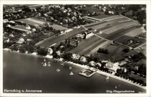 Ak Herrsching am Ammersee, Luftaufnahme von  Segelboote, Felder, Häuser