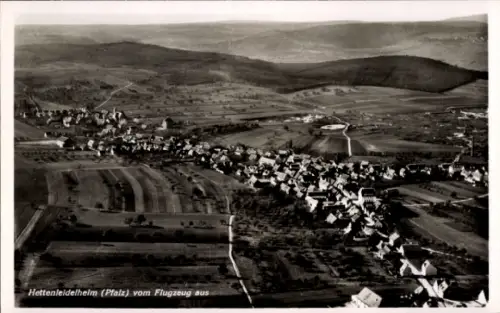Ak Hettenleidelheim in der Pfalz, Luftaufnahme von Hettenleidelheim, Landschaft, Flugzeugansicht